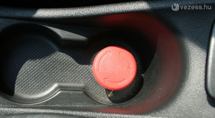 Ez a vészleállító, ha váratlanul baj történne