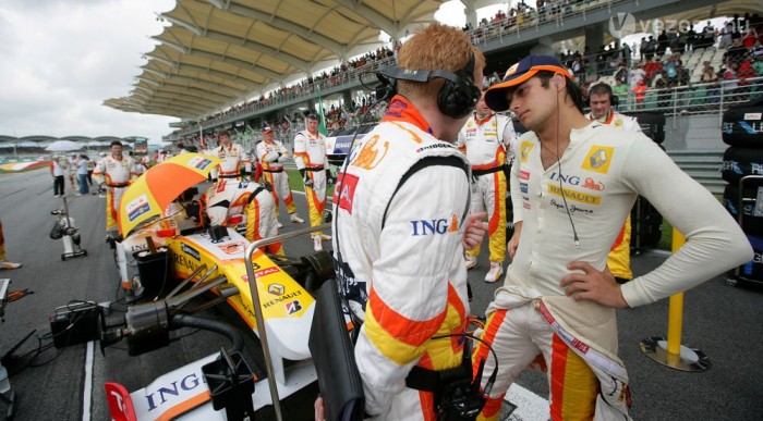 Alonso hisz a Renault-ban 3 | Vezess Kellene már egy jó eredmény