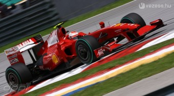 A Ferrari ejti a KERS-t