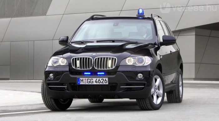 Politikusoknak is ajánlják