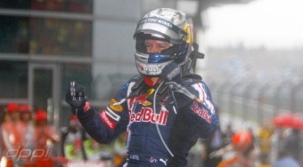 Vettel ütközés után nyert