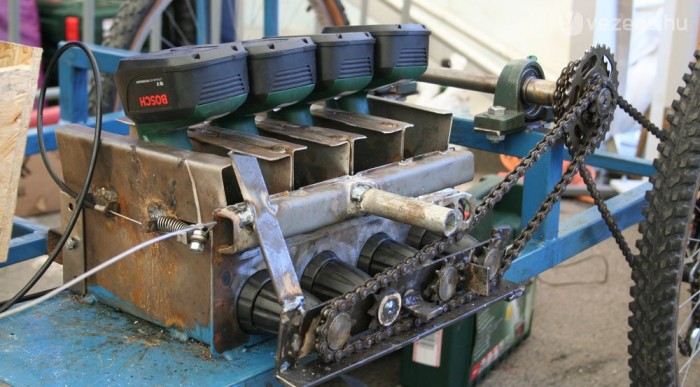 Négy villanyfúró hajtja a járműveket