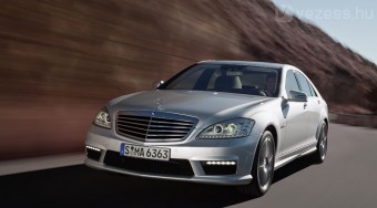 60 milliós luxussportkocsi a Mercedestől
