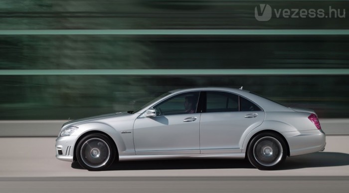 Feszesebb futóművel és versenyautós fékkel