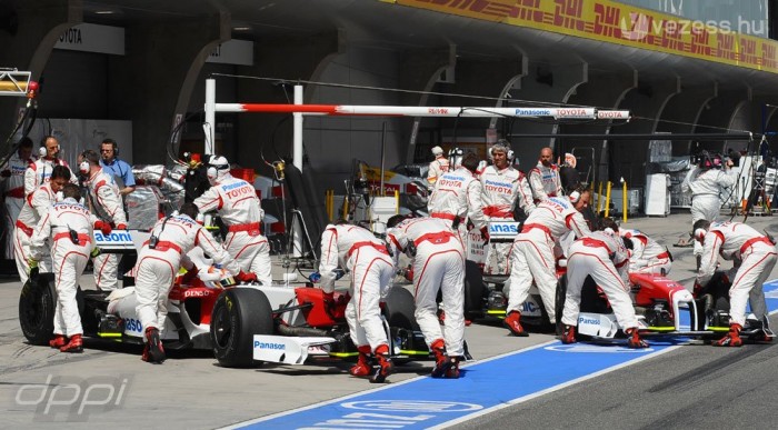 150 embert rúg ki a Toyota