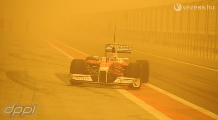 Homokvihar lehet a futamon!