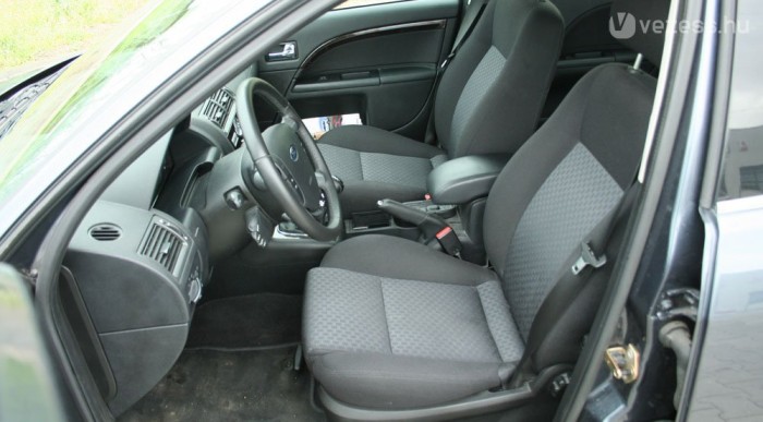 Igen jók az első ülések