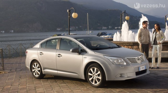 Angliából érkeznek az Avensisek