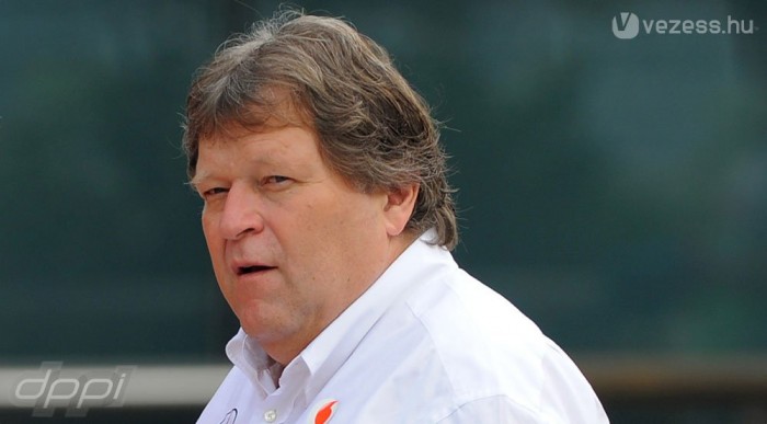 A Brawnnak is gratulált