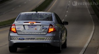 Úton a 3 litert fogyasztó Ford