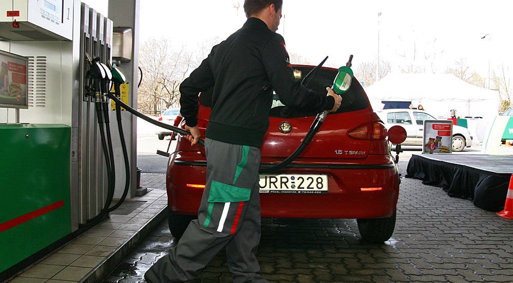 Árcsökkenés a benzinkutakon 11