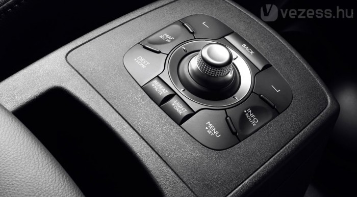 A 145 000 forintos navigációhoz  is van joystick