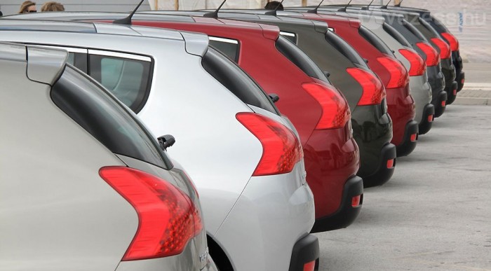 Tucatnyi egyforma popsi