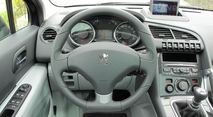 Alul megszögletesedett a kormány