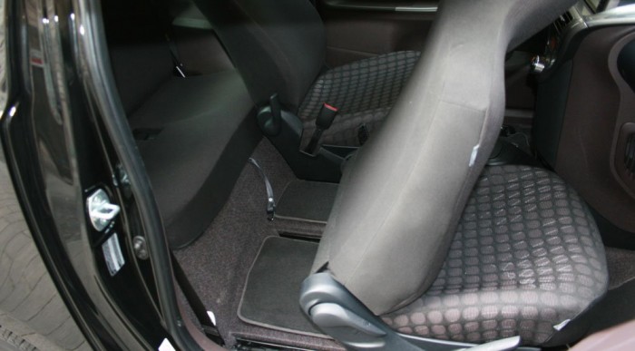 Toyota iQ: Ami a smartból kimaradt 7 | Vezess Itt lehet próbálkozni, a vezető mögött nem