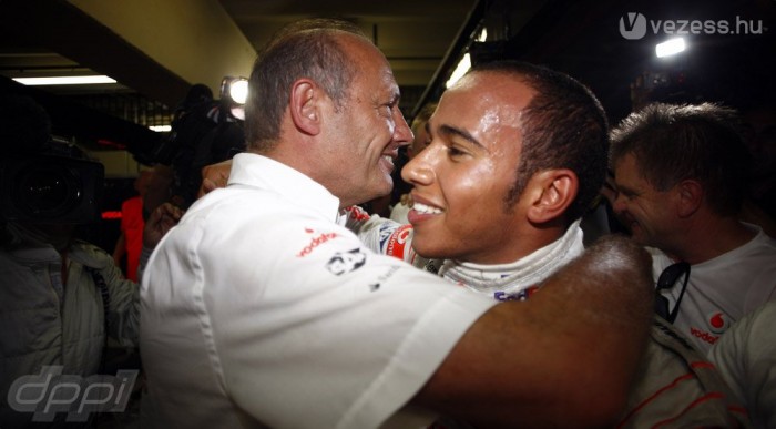 Hamilton nyíltan elfordult Dennistől