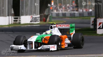 Senna egyelőre hiába vár