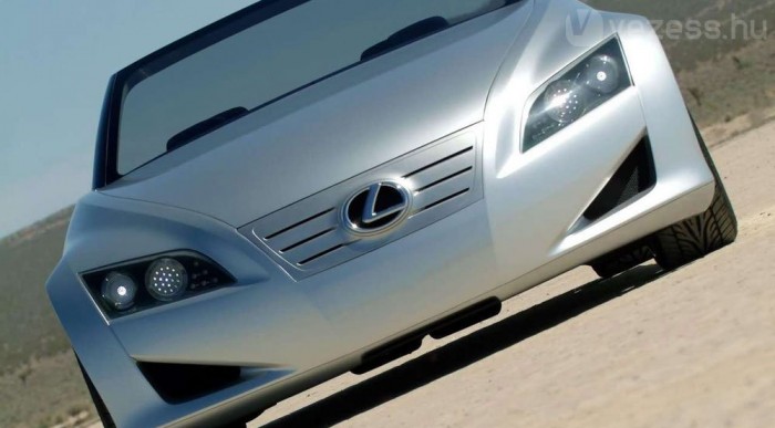 Hibrid is készülhet a kis Lexusból