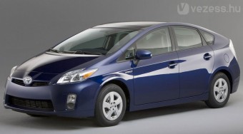 Konnektoros Toyota még idén