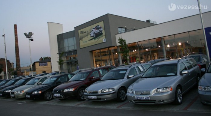 Szürkületben ne nézzünk meg autót