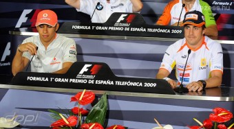 Alonso kiáll Hamilton mellett