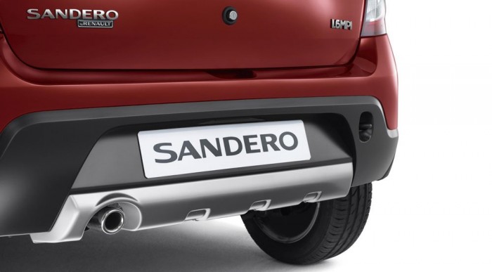 Elöl is van hasonló lökhárítóbetét