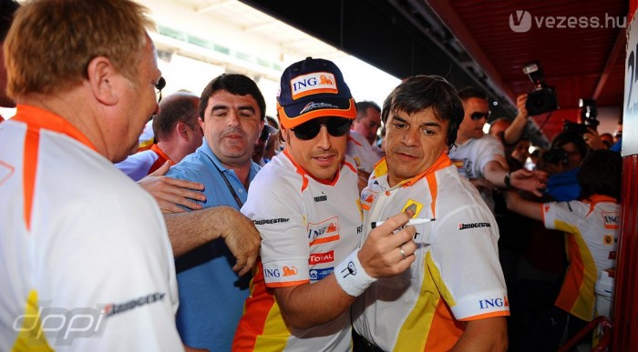 Riválishoz menekült Alonso