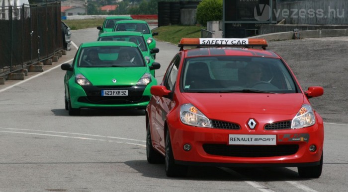 80-nal ismerkedtünk, majd 180-nal száguldoztunk