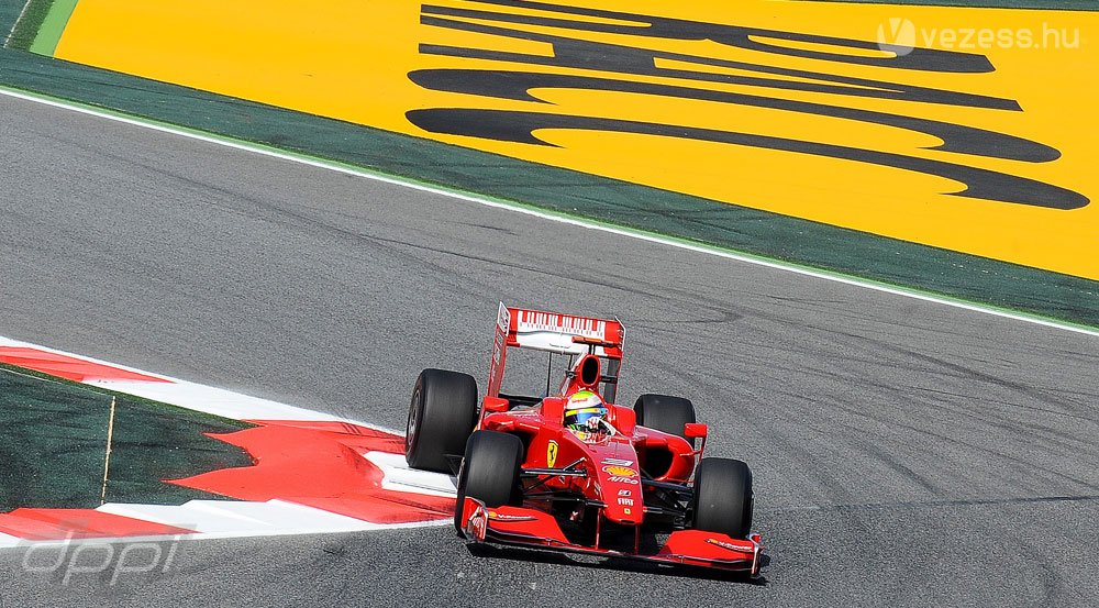 Massa a második sorban, Räikkönent elgáncsolták