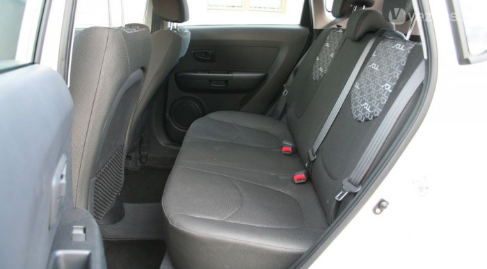 Remekül el lehet férni hátul