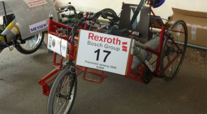 Aratók, a martonvásárhelyi Erdélyi Magyar Tudományegyetem csapata a 8458 méterre jutottak egy palackkal, övék az első díj.