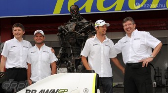 Megy a szekér a Brawnnál