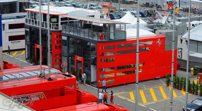 Mindenkinek spórolnia kell