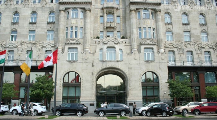 Szerény hajlék az RX bemutatóján