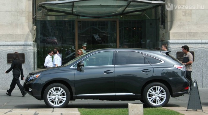 7,8 s a gyorsulás százra és 200 a végsebesség