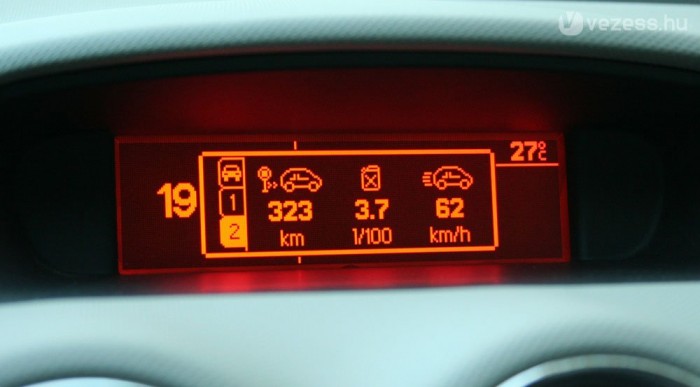 3,7-3,8 liter között vacillált a computer