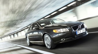 Felfokozott zöld Volvók