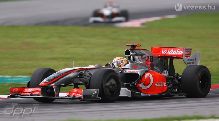 Hamilton: Button lehet az utódom!