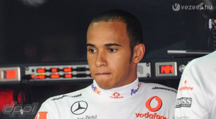 Hamilton börtönben érzi magát