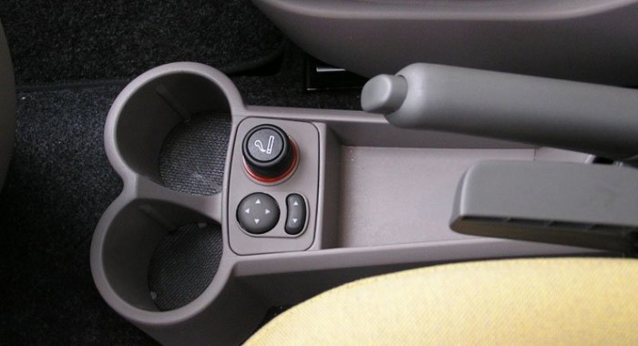 5000 HUF az ára - pohártartó szivargyújtóval