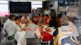 Folytatódik az ötletelés