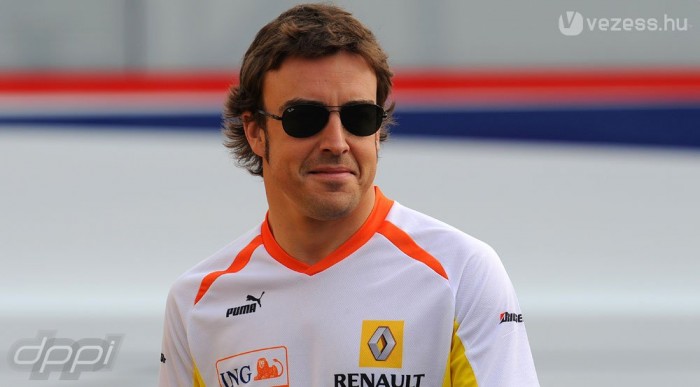 Alonso a Ferrarinak udvarol