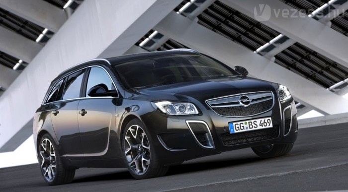 Kombiban is jön a durva Opel 7