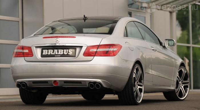 Sportkocsi luxuskupéba bújtatva 6