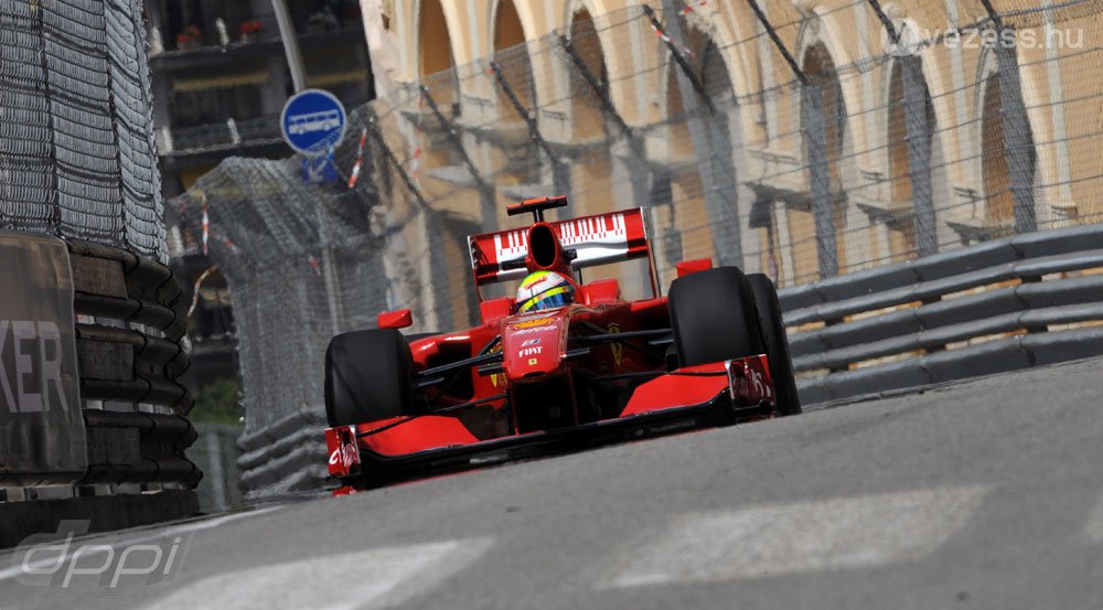 Barrichello vezet Monacóban 4