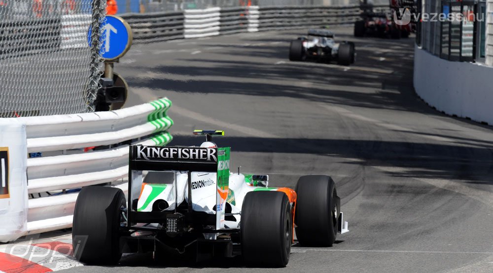 Barrichello vezet Monacóban 13