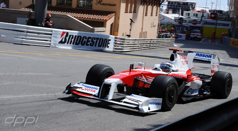 Barrichello vezet Monacóban 19