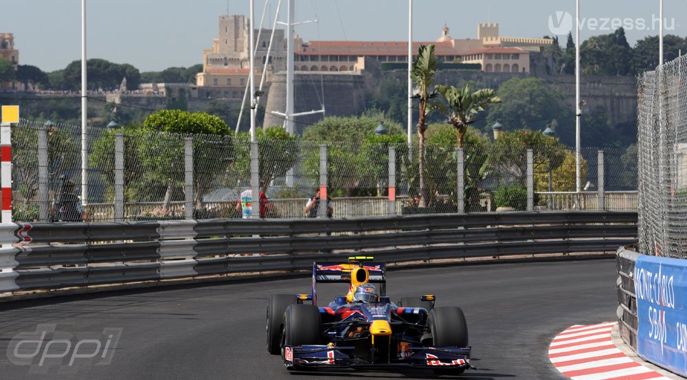 Barrichello vezet Monacóban 22