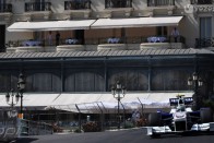Barrichello vezet Monacóban 47