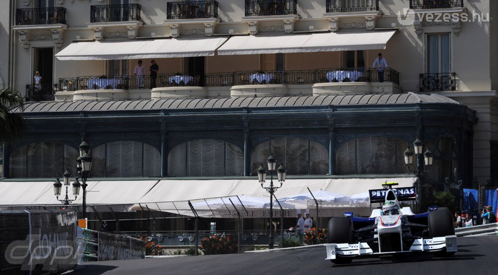 Barrichello vezet Monacóban 23